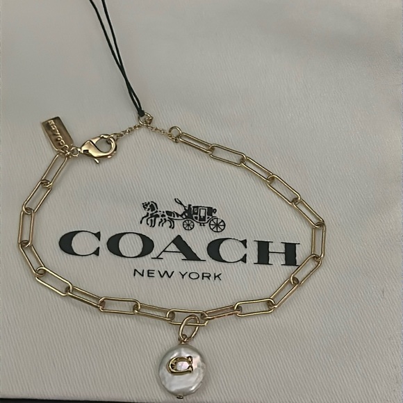 Coach gold and pearl chain link bracelet. - Picture 3 of 3
